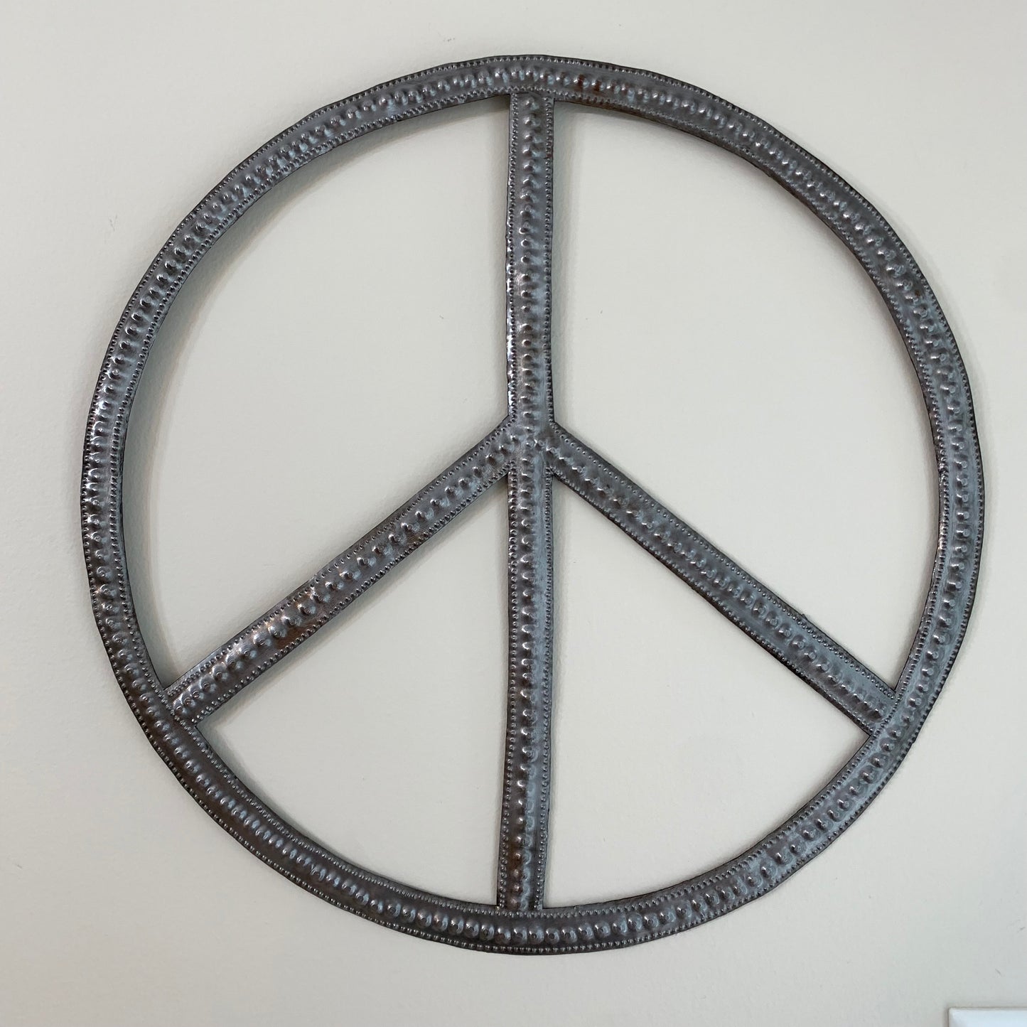 Metal Peace Sign Wall Décor