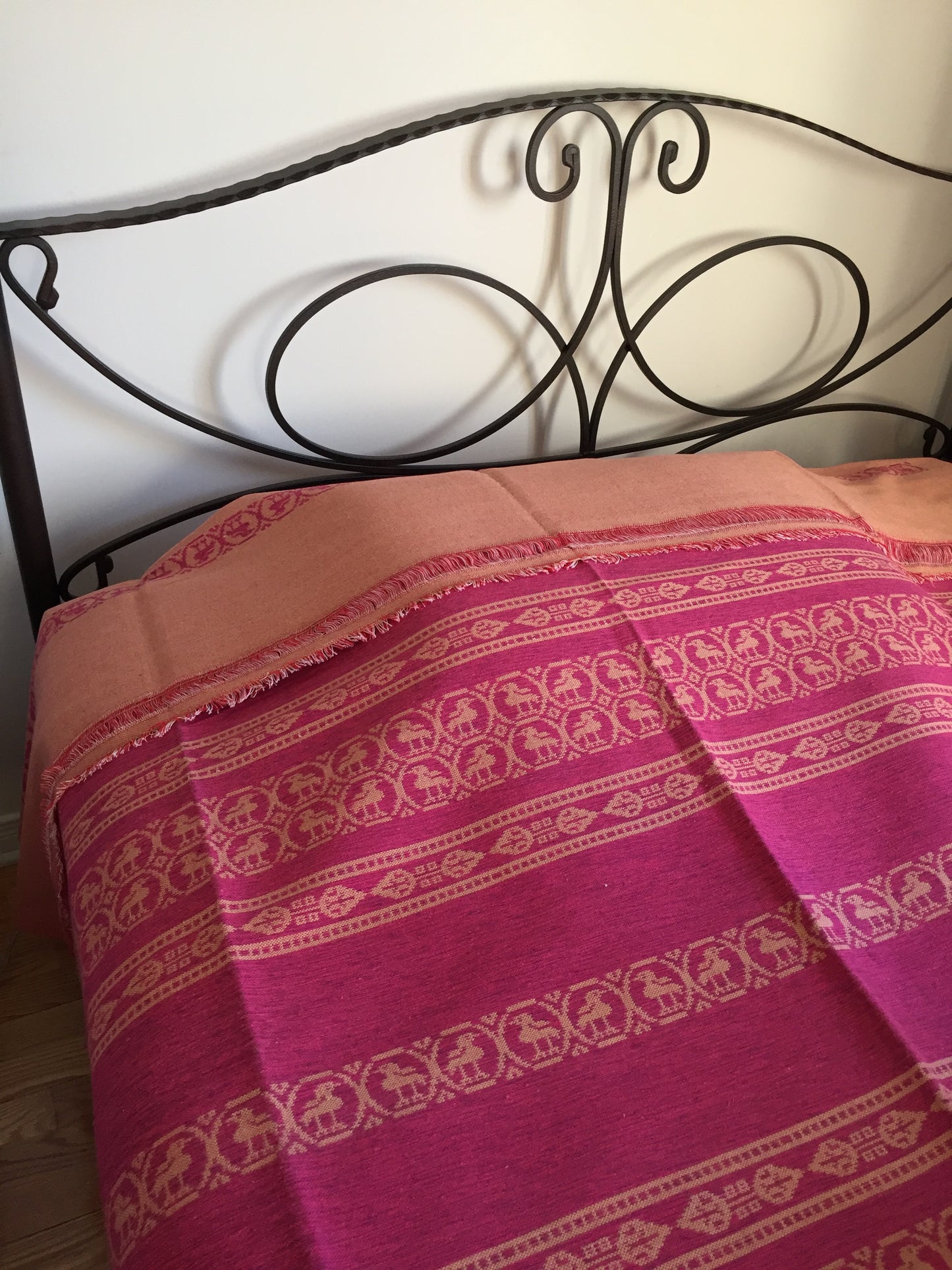 Handwoven Egyptian Cotton Bedcover: Pink & Beige Roosters & Leaves - Single