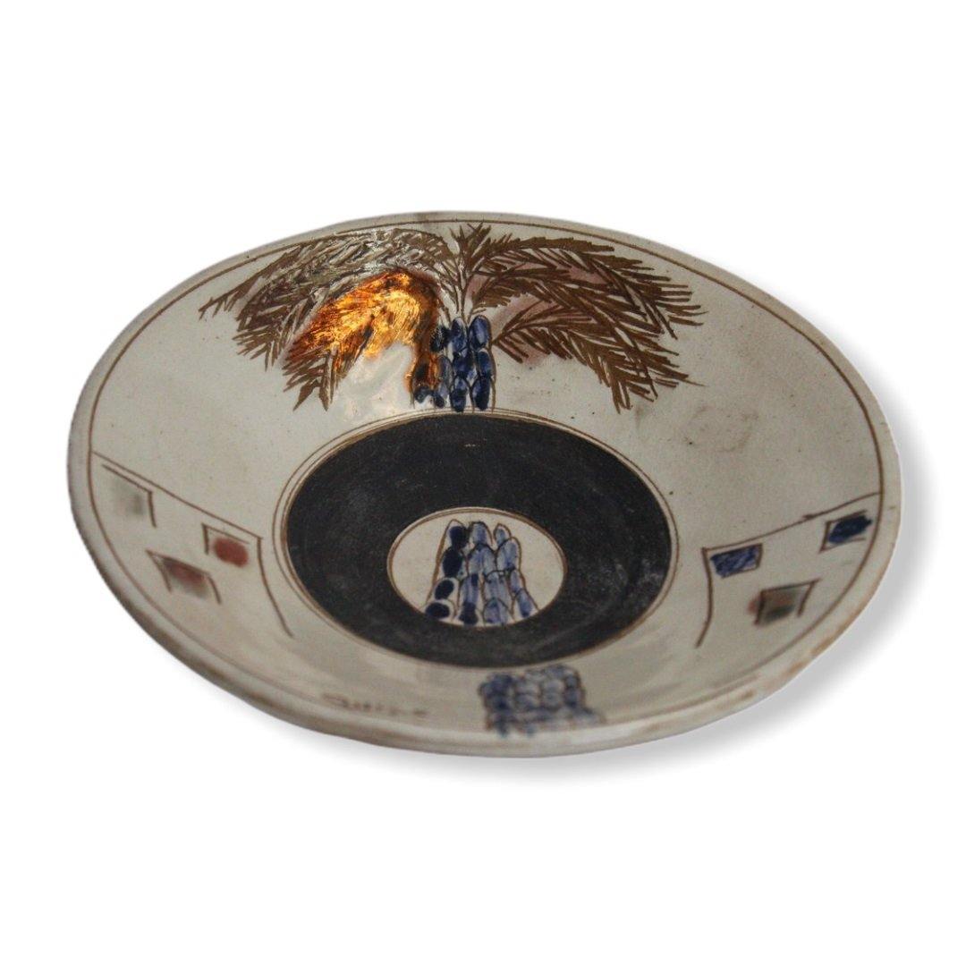Pottery Round Plate - Lush Palm Tree