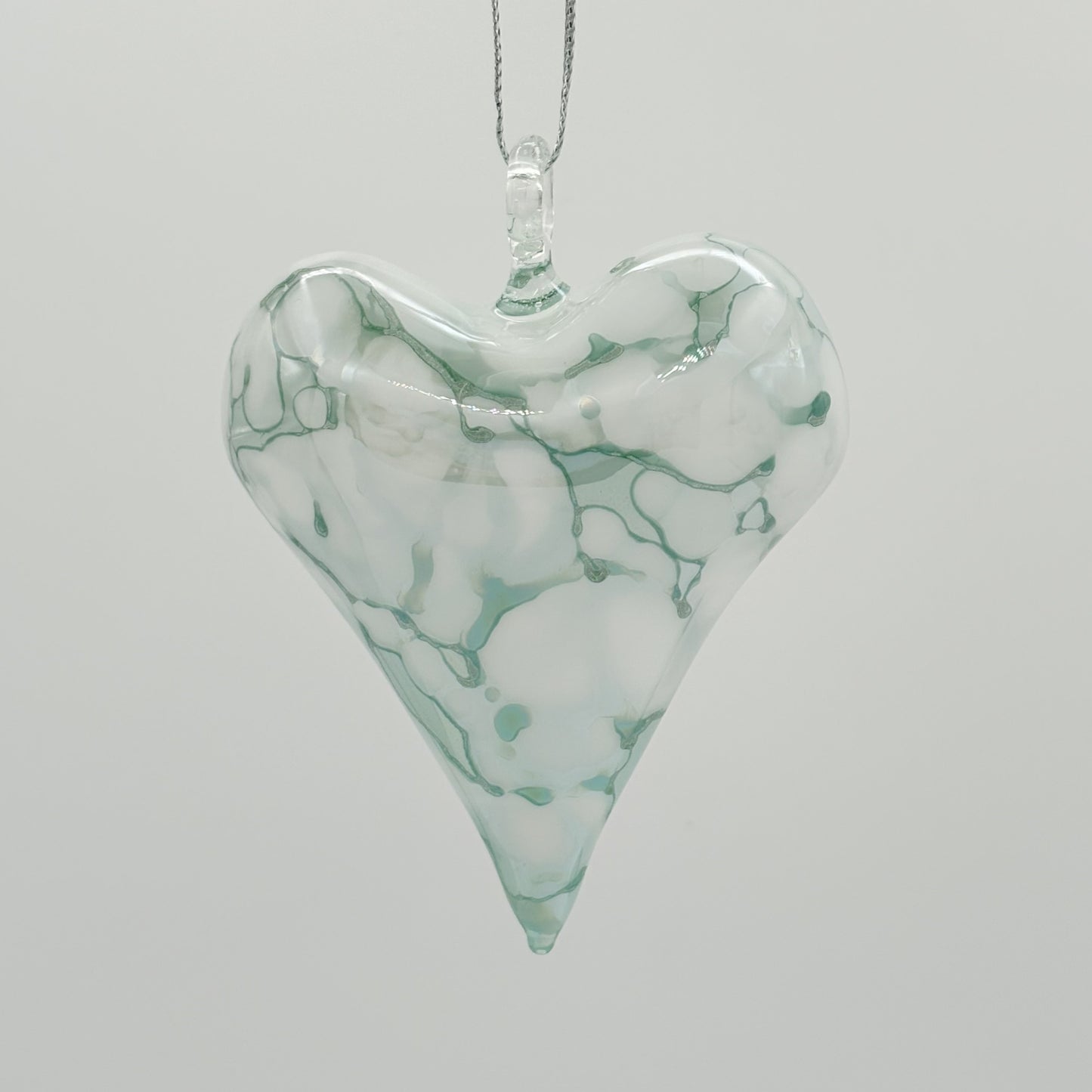 Heart-shaped ornament with green and white marbled pattern 