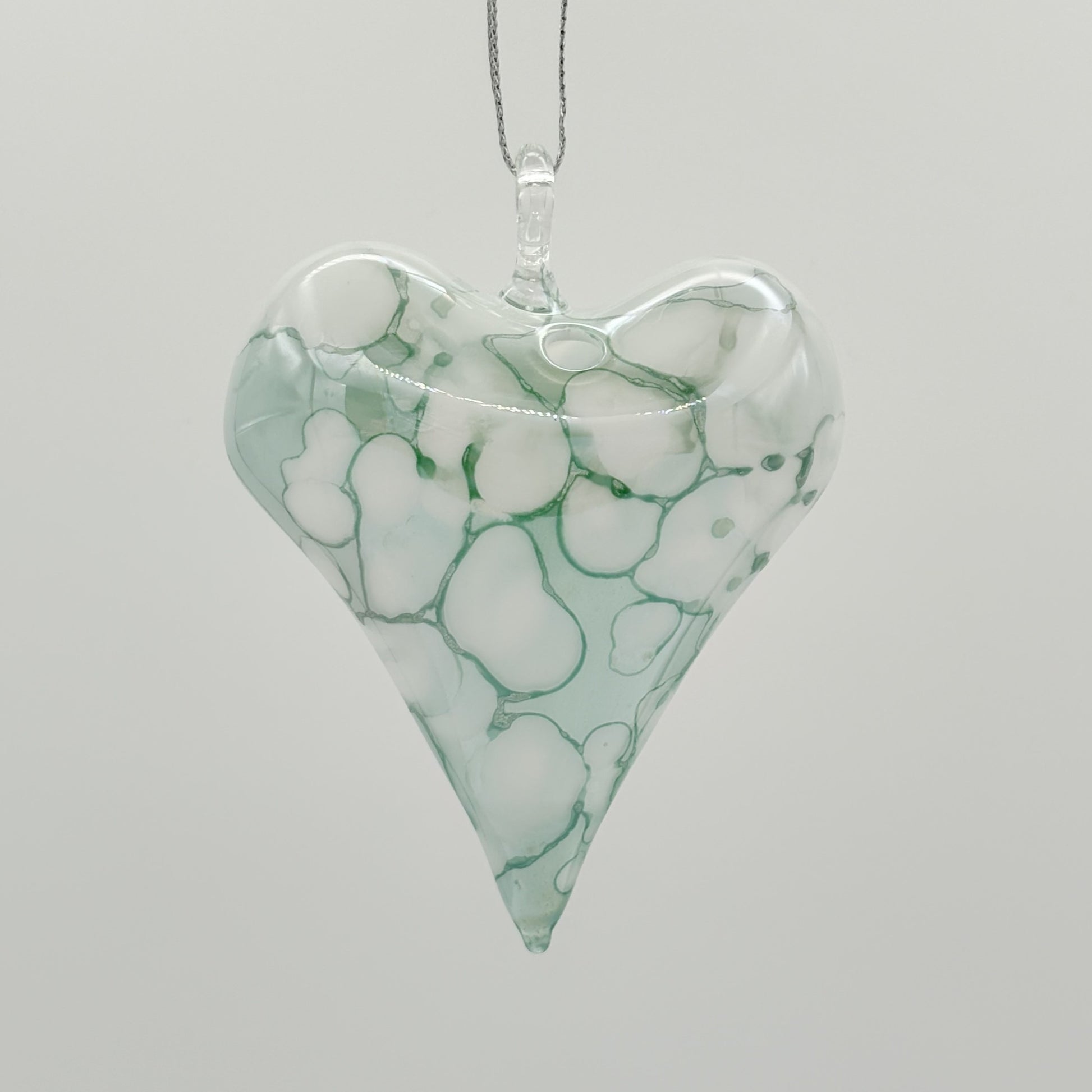 Heart-shaped ornament with green and white marbled pattern 