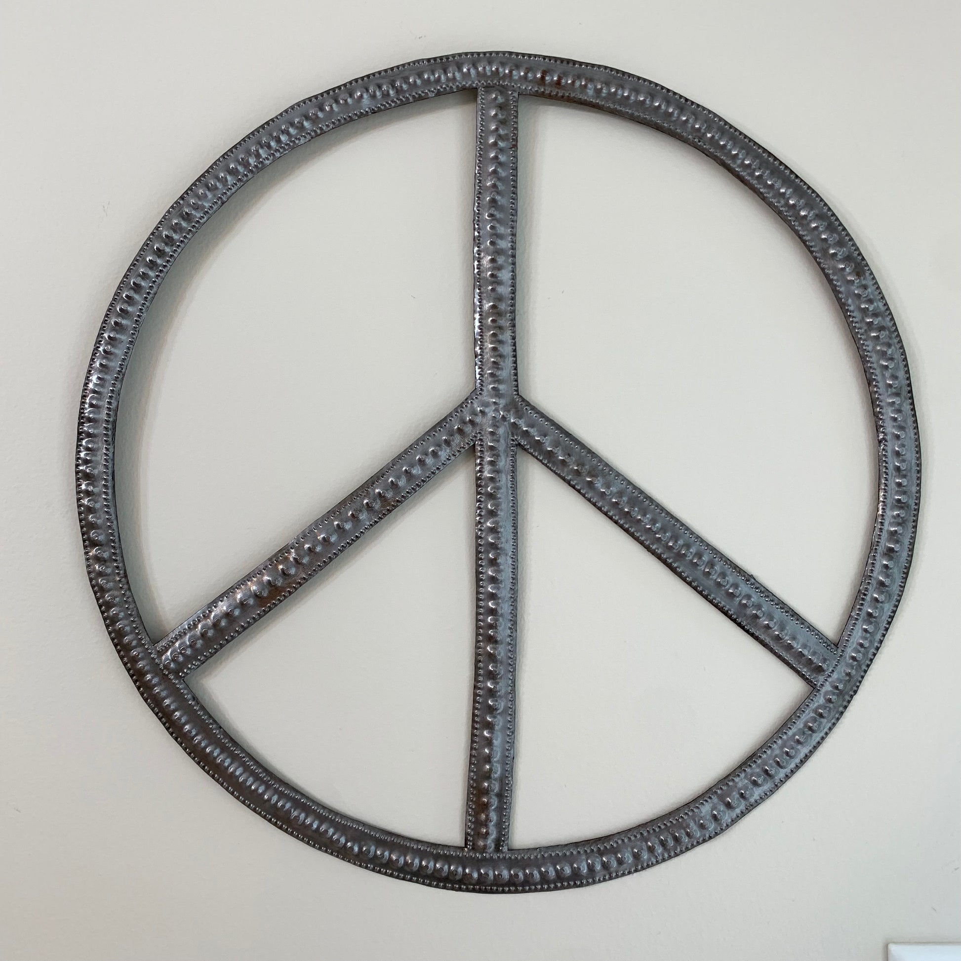 Metal Peace Sign Wall Décor