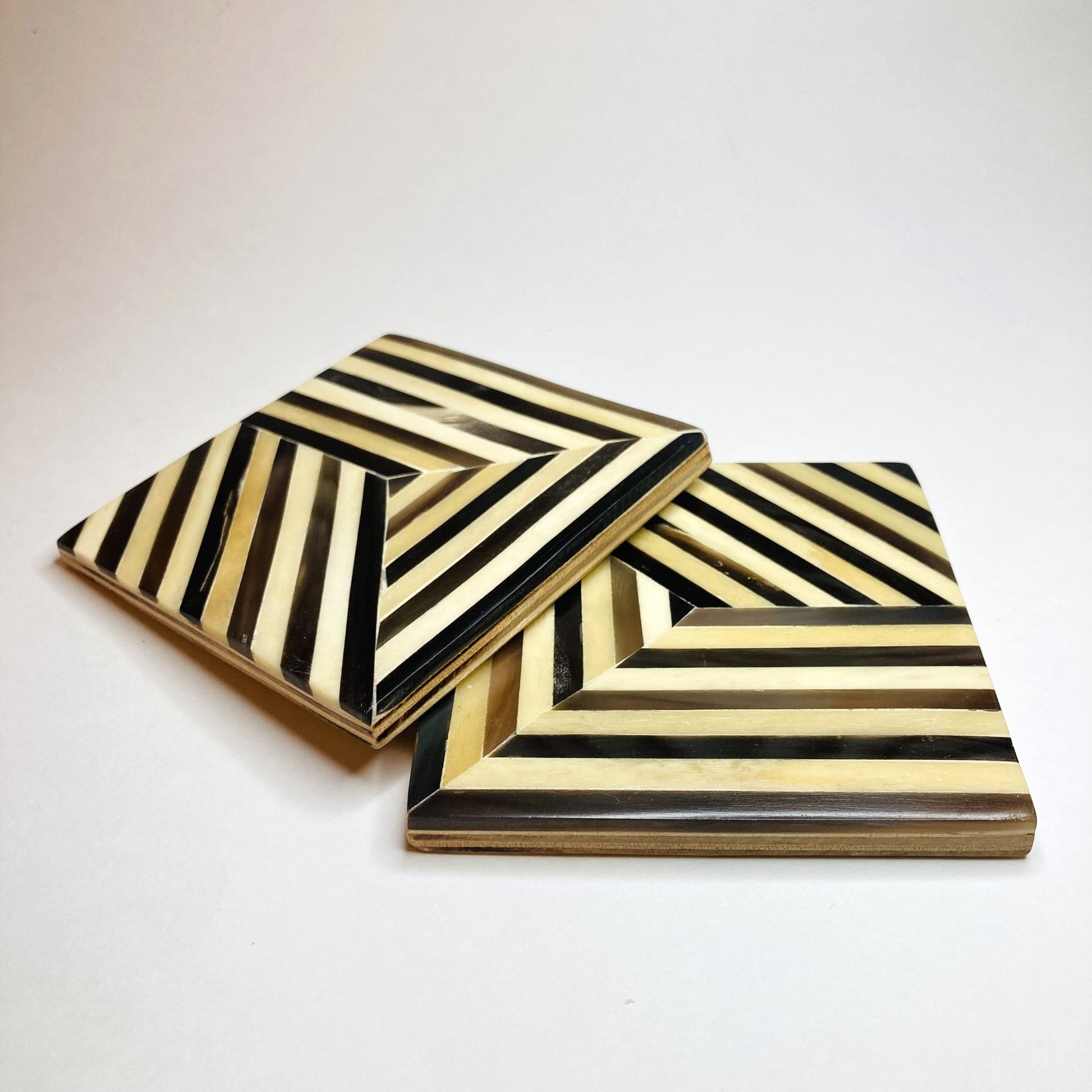 Wood Coaster With Camel Bone - Crossing Lines