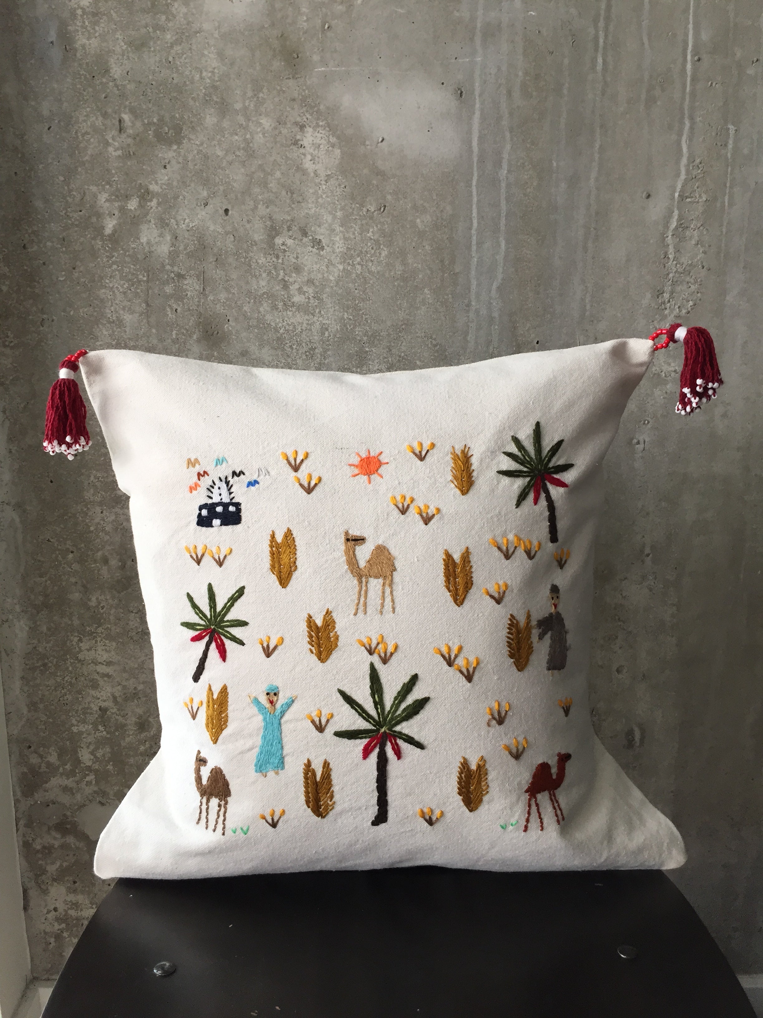 Handmade_Cushion_Cover_with_Fe