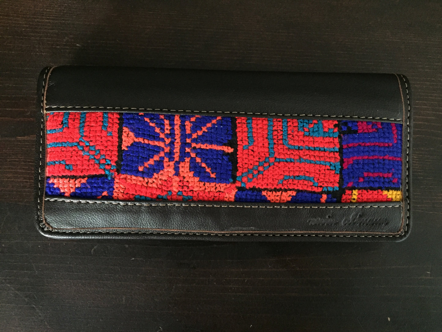 Handmade Leather Wallet with Hand Embroidery - Medium - Dandarah