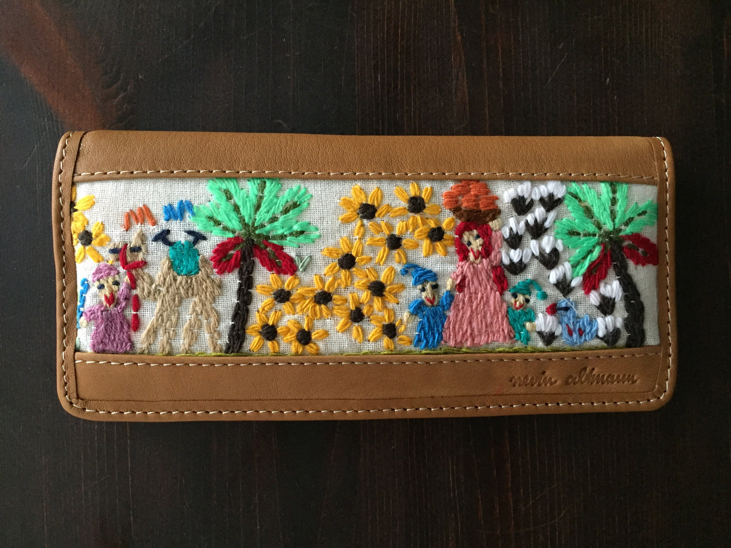 Handmade Leather Wallet with Hand Embroidery - Medium - Dandarah