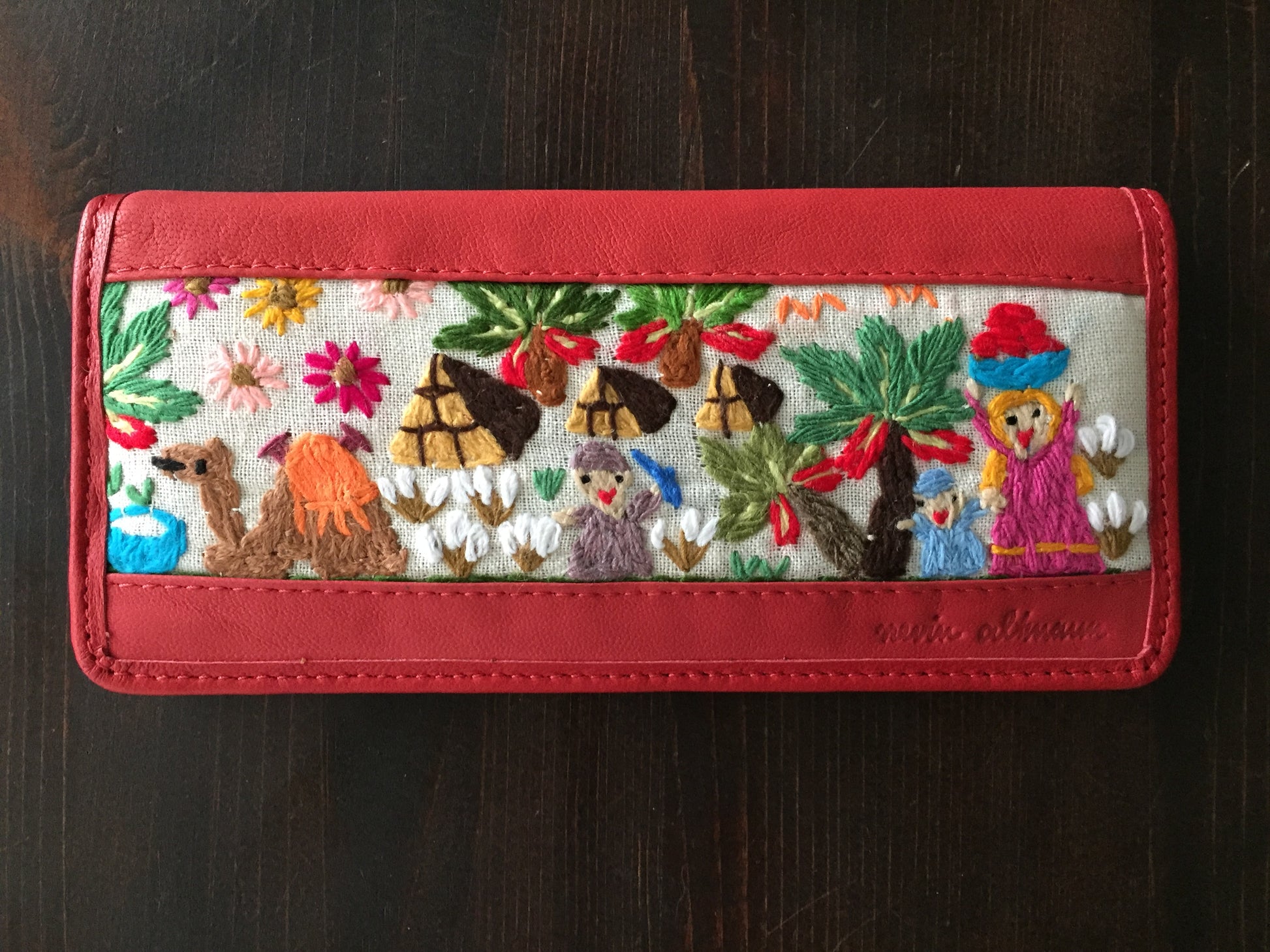 Handmade Leather Wallet with Hand Embroidery - Medium - Dandarah