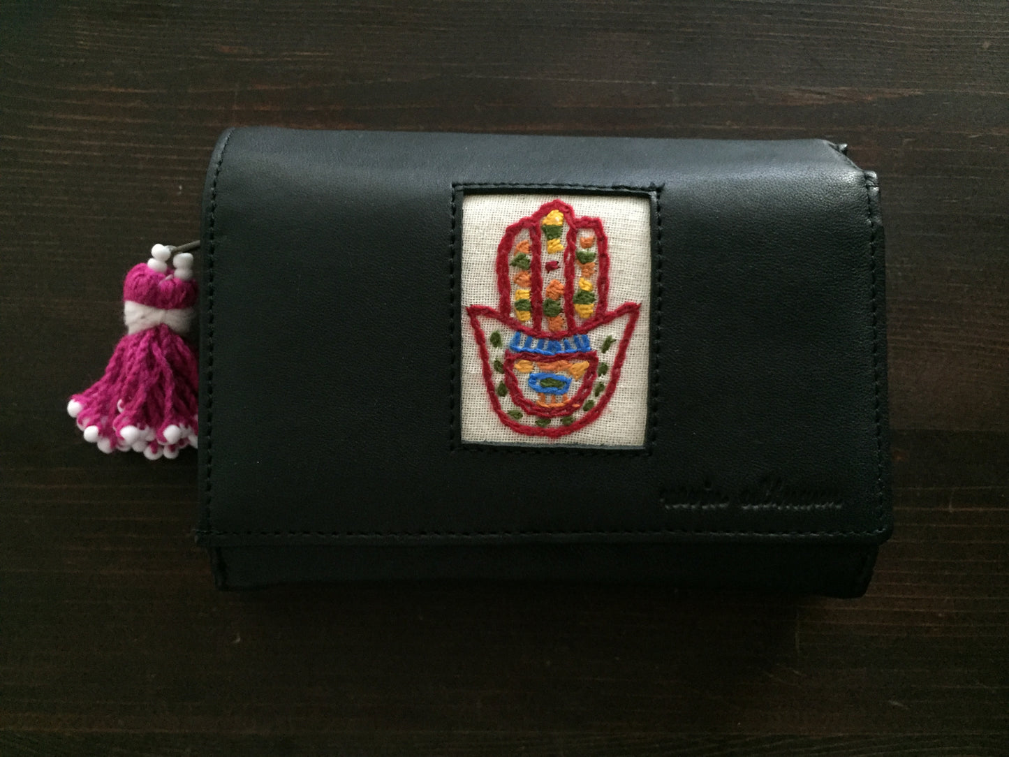 Handmade Leather Wallet with Hand Embroidery - Plumpy - Dandarah