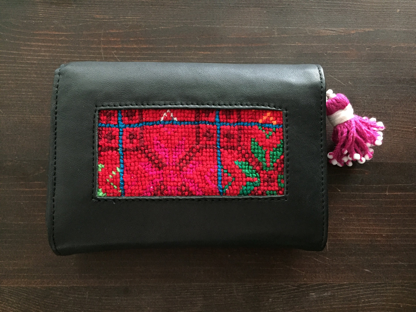 Handmade Leather Wallet with Hand Embroidery - Plumpy - Dandarah