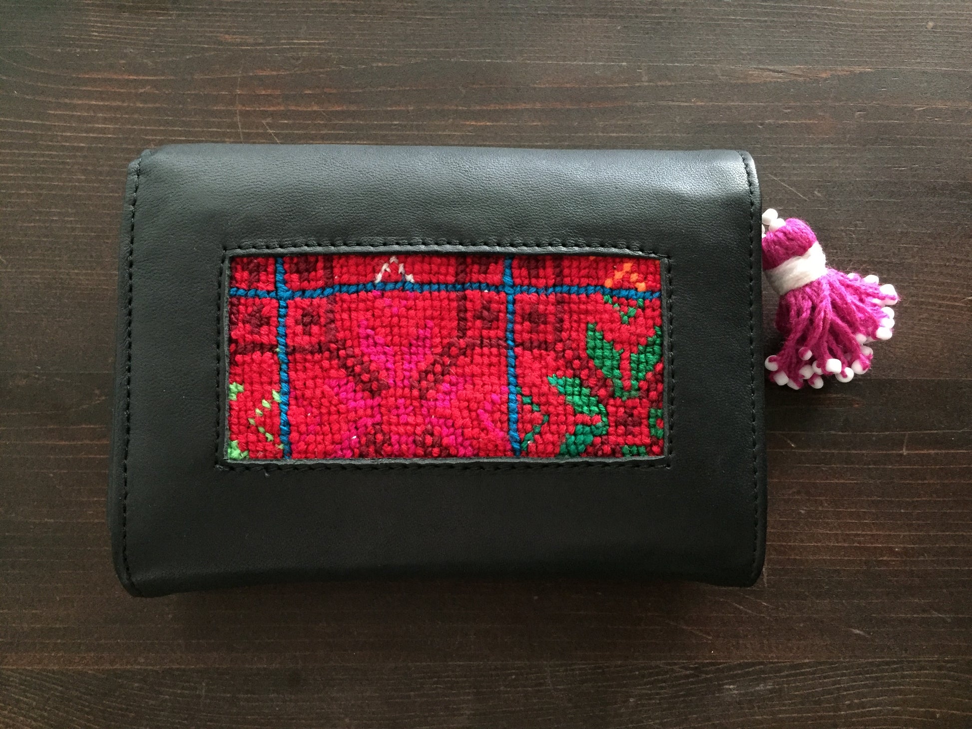 Handmade Leather Wallet with Hand Embroidery - Plumpy – Dandarah