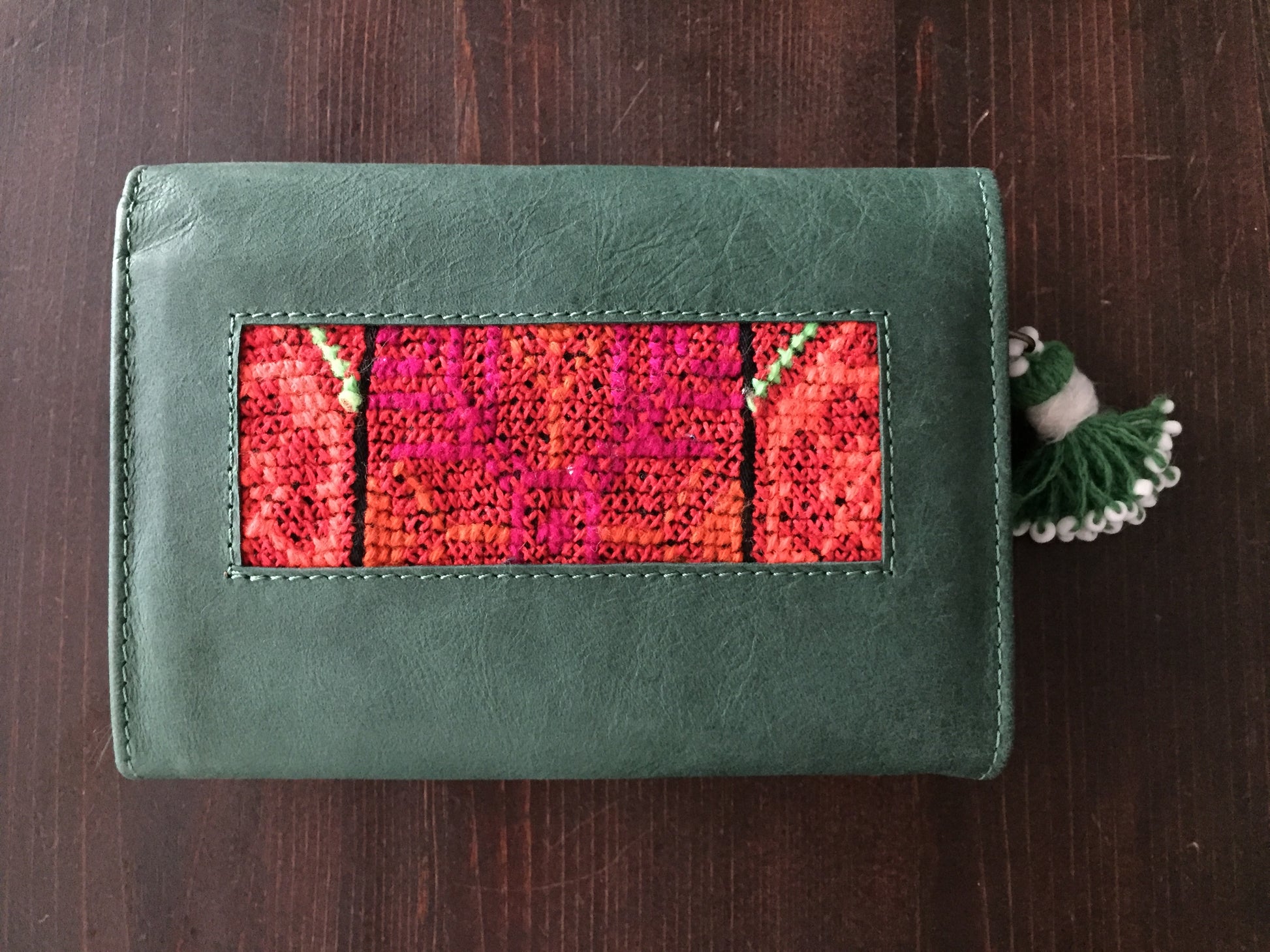 Handmade Leather Wallet with Hand Embroidery - Plumpy - Dandarah