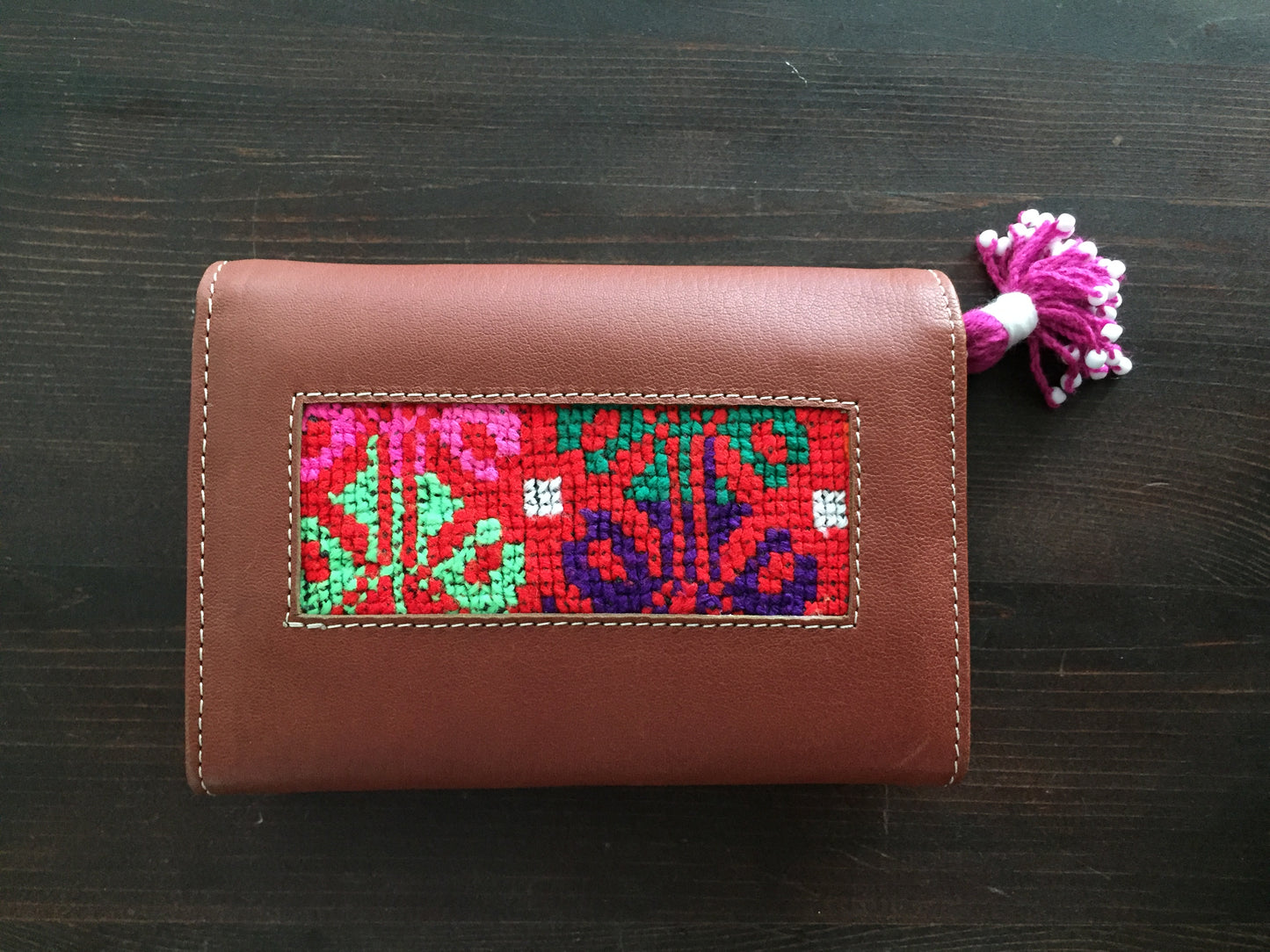 Handmade Leather Wallet with Hand Embroidery - Plumpy - Dandarah