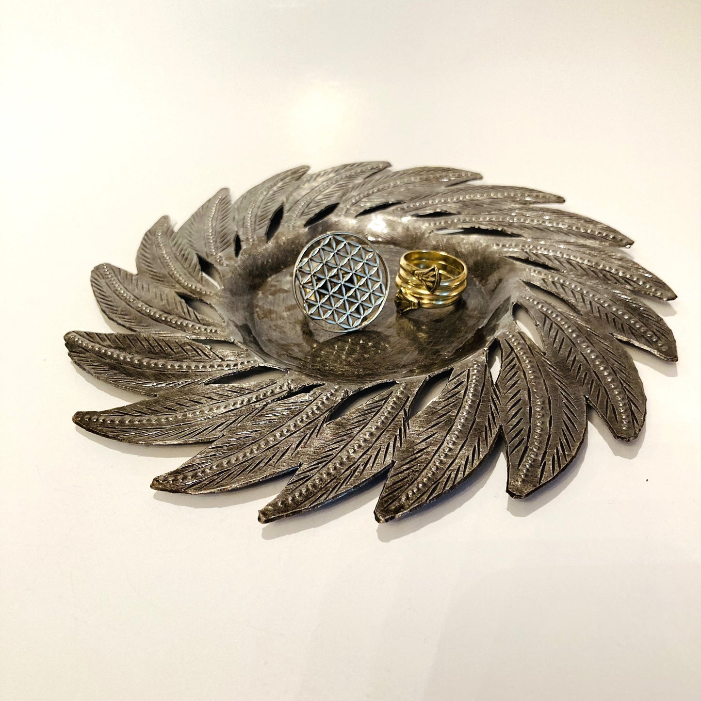 Metal Pillar Candle Plate - Leaves