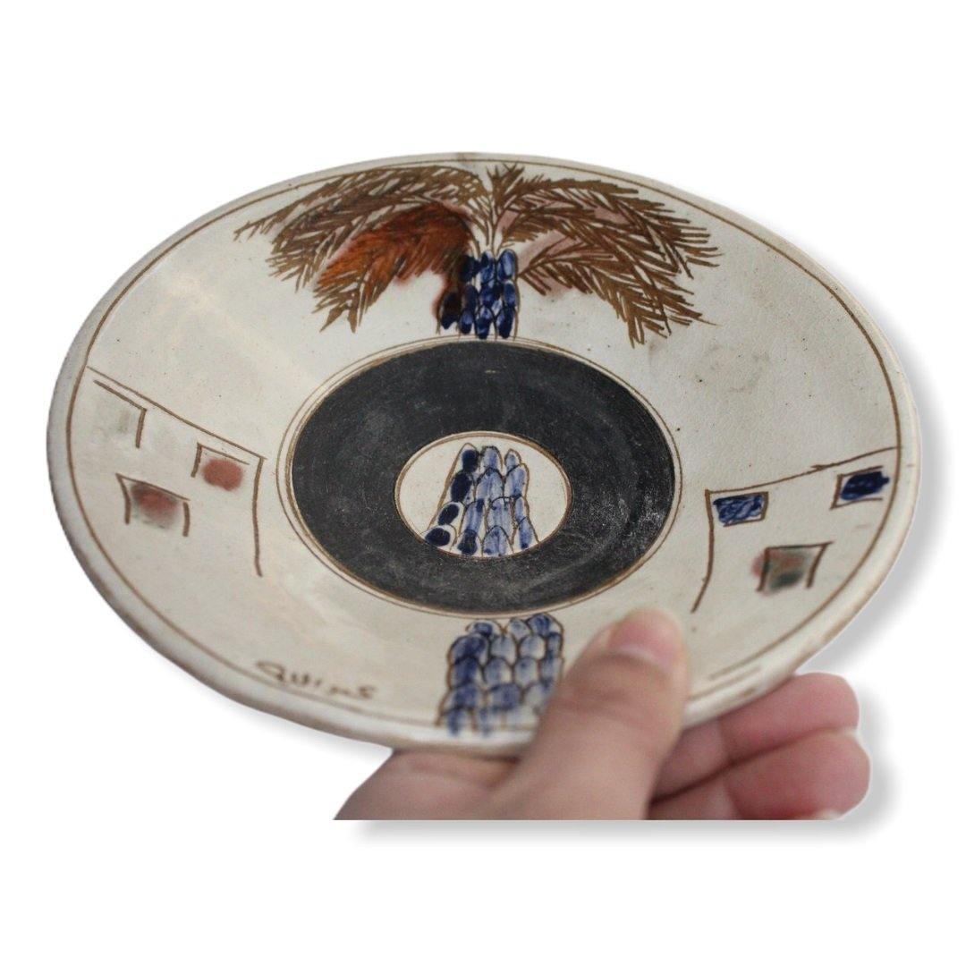 Pottery Round Plate - Lush Palm Tree